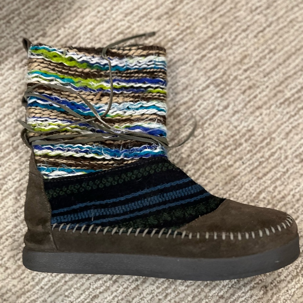 TOMS Nepal boots